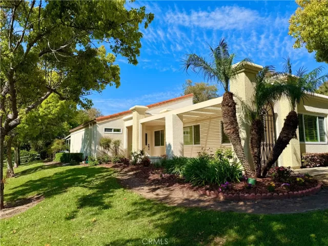 MLS: LG25066376 Condo For Sale