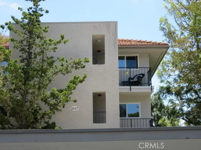 MLS: LG25075361 Condo For Sale