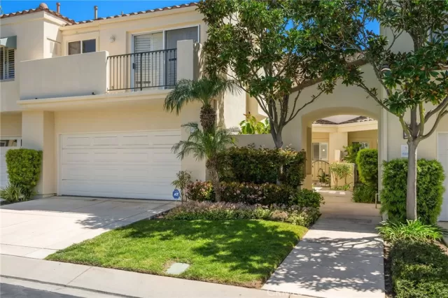 MLS: LG25077510 Condo For Sale