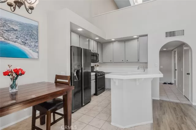 MLS: LG25078620 Condo For Sale