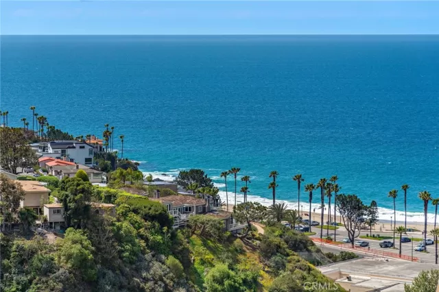 MLS: LG25085135 Condo For Sale