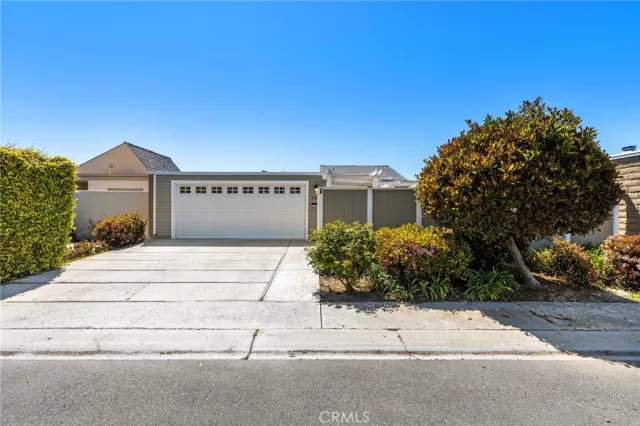 MLS: LG25087369 Condo For Sale