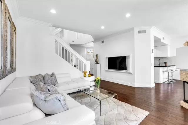 MLS: LG25089866 Condo For Sale