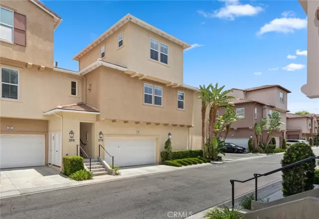 MLS: LG25093108 Condo For Sale