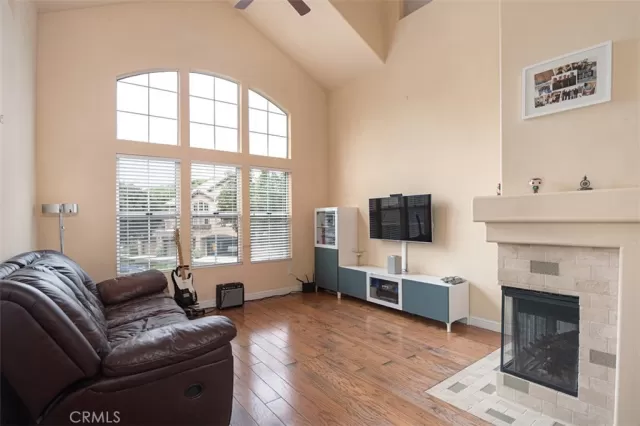 MLS: LG25098591 Condo For Sale