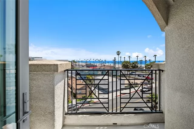 MLS: LG25109222 Condo For Sale