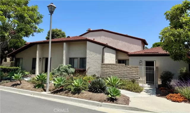 MLS: LG25136318 Condo For Sale