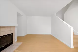 Photo #4: LG25141511 Listing