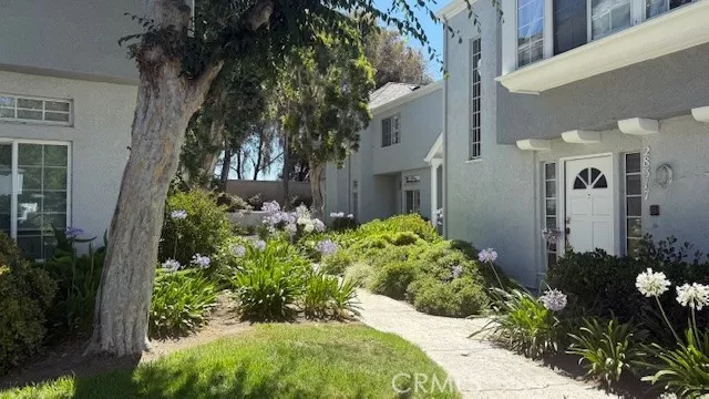 MLS: LG25141564 Condo For Sale