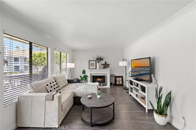 MLS: LG25160716 Condo For Sale