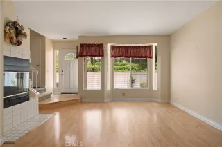 Photo #3: LG25165534 Listing 