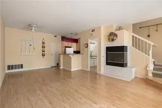 Photo #4: LG25165534 Listing 