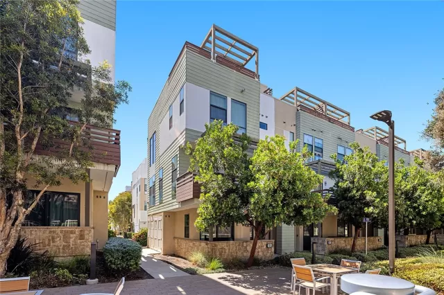 MLS: LG25170805 Condo For Sale