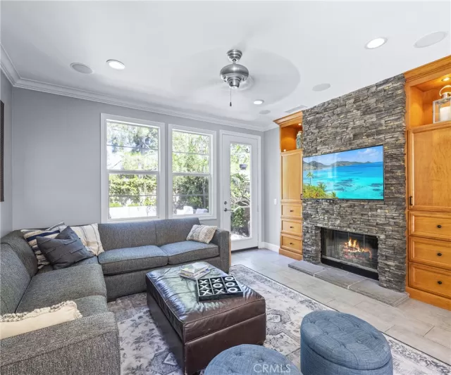 MLS: LG25171629 Condo For Sale