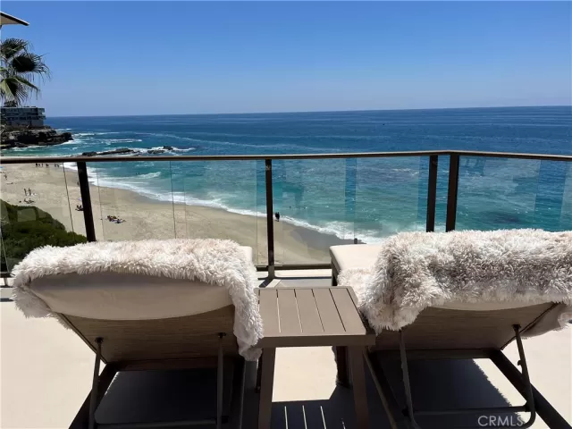 MLS: LG25196538 Condo For Sale