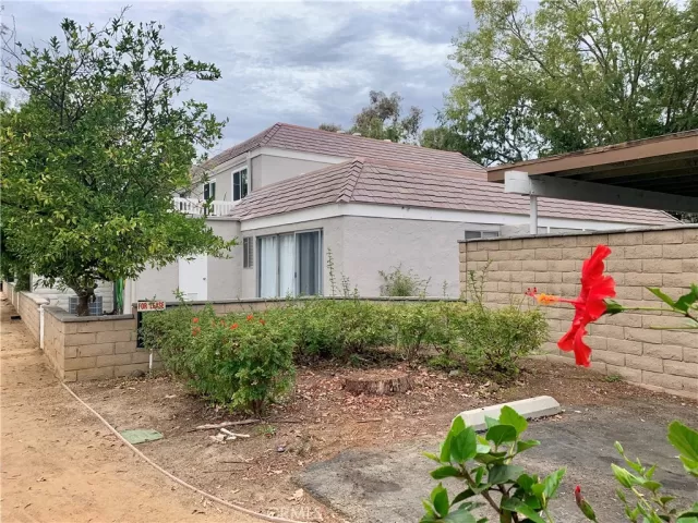 MLS: LG25208526 Condo For Sale