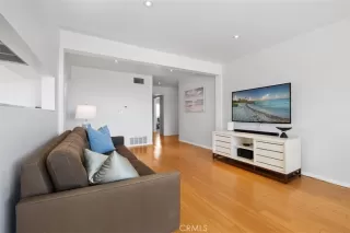 Photo #6: LG25214067 Listing 