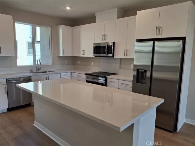 MLS: LG25271346 Condo For Sale