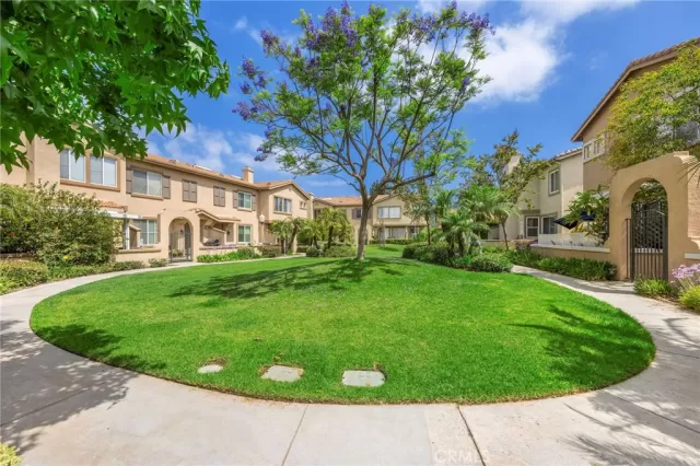 MLS: LG25272567 Condo For Sale