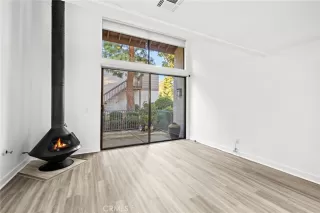 Photo #5: LG25281969 Listing 