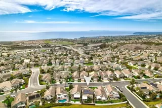 Browse active condo listings in HIGHLAND LIGHT VILLAGE