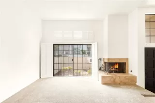 Photo #6: LG26029062 Listing