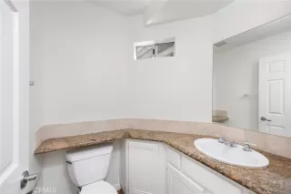 Photo #6: LG26034394 Listing