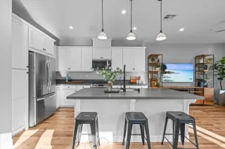 Photo #2: LG26042904 Listing