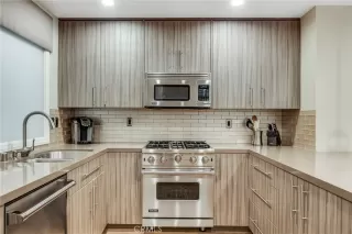 Photo #5: LG26044417 Listing 