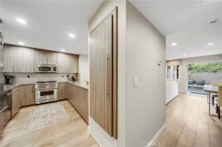 Photo #6: LG26044417 Listing 