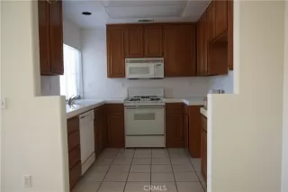 Photo #5: LG26053117 Listing 