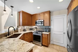 Photo #5: LG26058617 Listing 