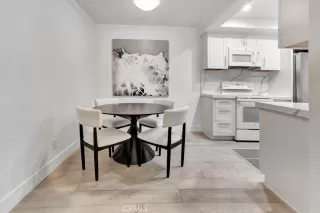 Photo #5: LG26075020 Listing 