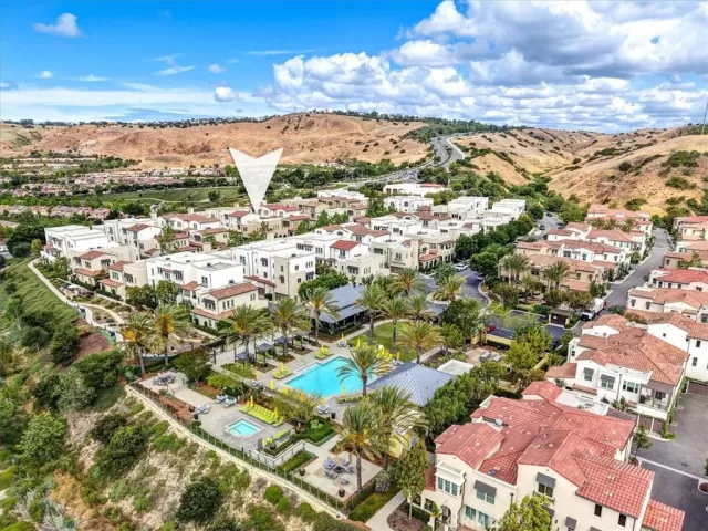 MLS: LG26096308 Condo For Sale