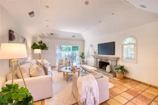 Photo #2: LG26097899 Listing 