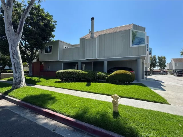 MLS: LG26137643 Condo For Sale