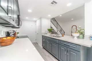 Photo #4: MB23053476 Listing