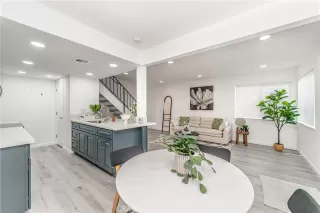 Photo #5: MB23053476 Listing