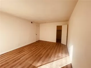 Photo #6: MB23125408 Listing 