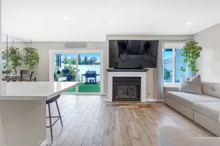 Photo #2: MB25110312 Listing 