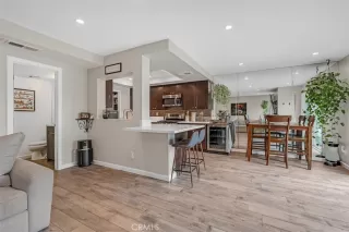 Photo #4: MB25110312 Listing 