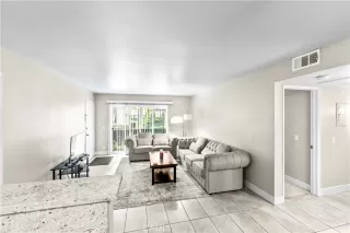 Photo #4: MB25231218 Listing