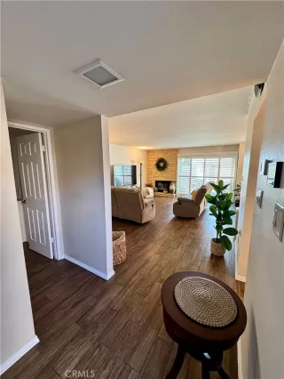 Photo #4: MB26038815 Listing