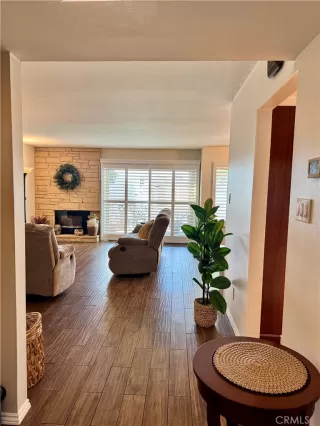 Photo #6: MB26038815 Listing