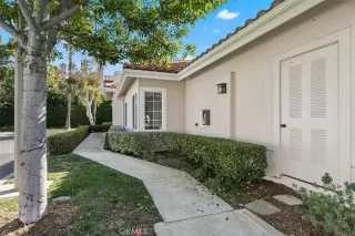 Photo #4: ND23023861 Listing