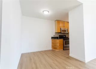 Photo #5: ND23132539 Listing