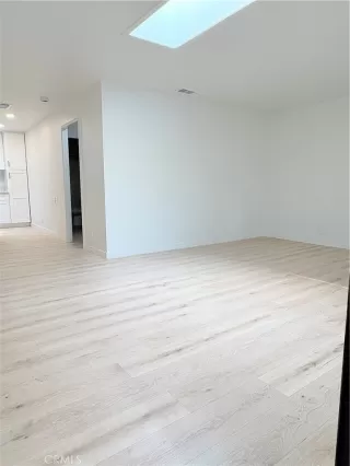 Photo #5: ND25120621 Listing 