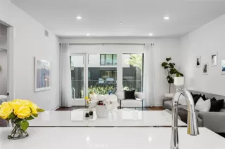 Photo #3: ND26037030 Listing