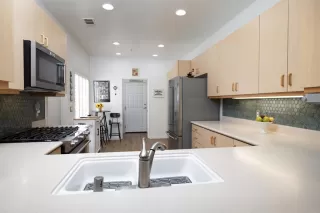 Photo #5: NDP2409473 Listing