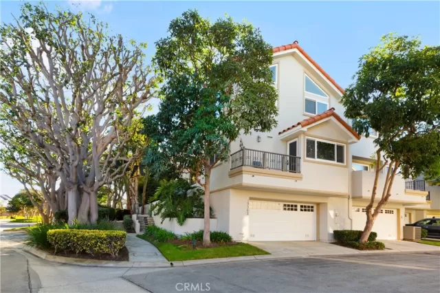 MLS: NP22236071 Condo For Sale